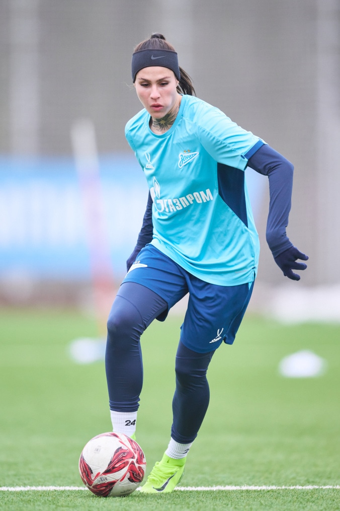 Тренировка женской команды перед матчем со «Звездой-2005»