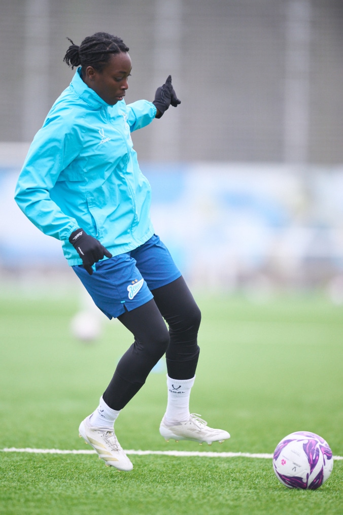 Тренировка женской команды перед матчем со «Звездой-2005»