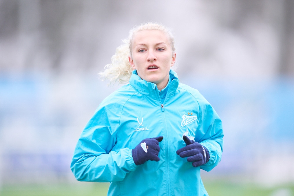 Тренировка женской команды перед матчем со «Звездой-2005»