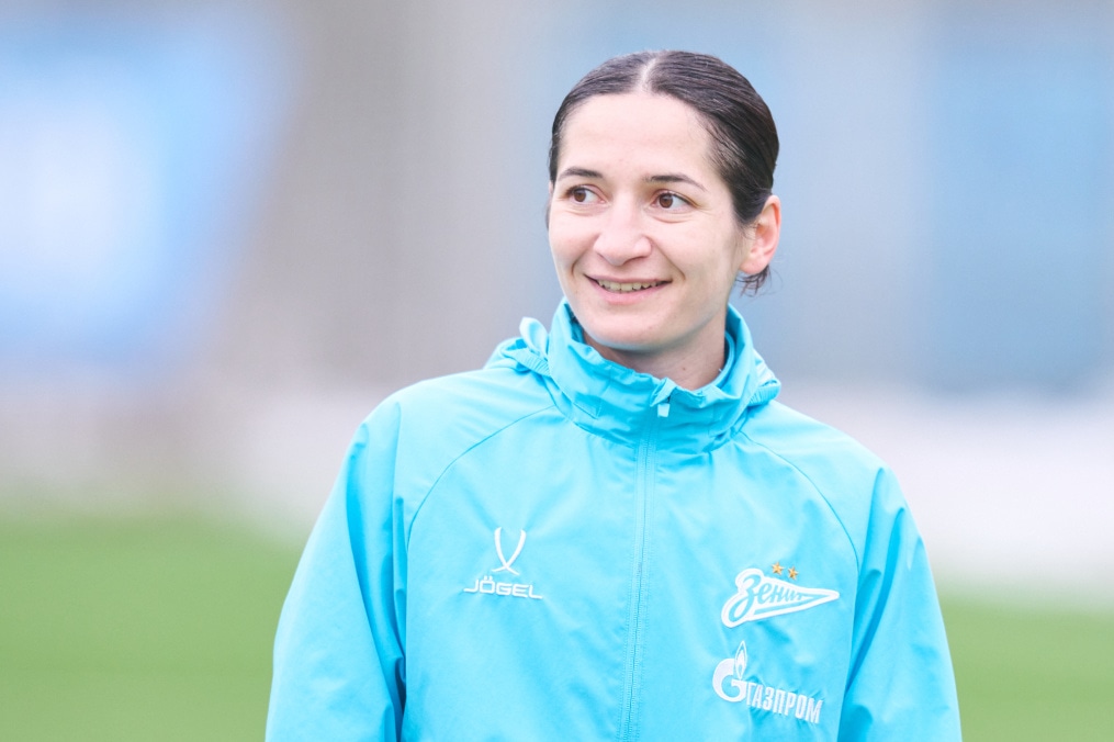 Тренировка женской команды перед матчем со «Звездой-2005»