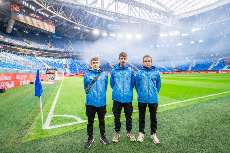 «Зенит рядом»: группа детей из Белгорода на матче со «Спартаком»