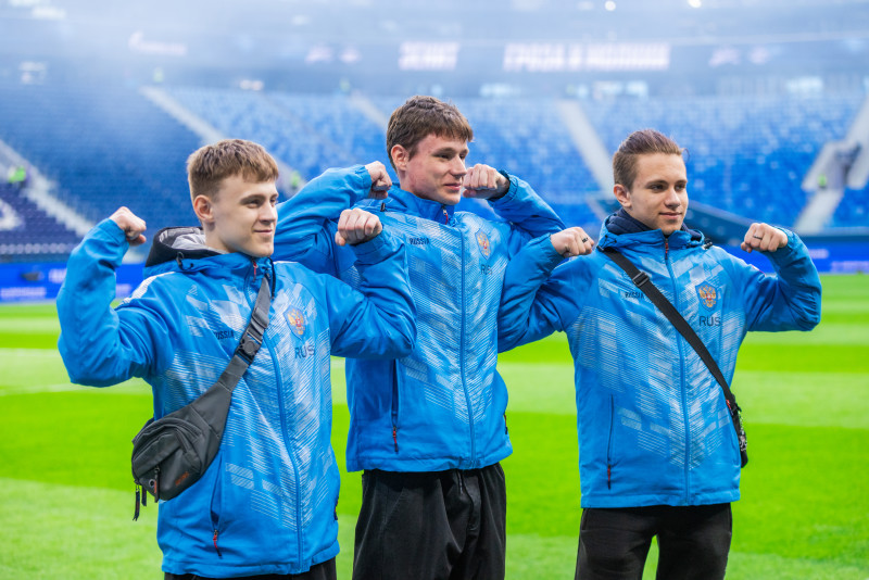 «Зенит рядом»: группа детей из Белгорода на матче со «Спартаком»