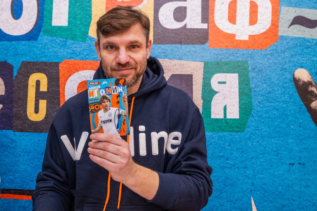 Автограф сессия солиста рок-группы «Биртман» и экс-защитника «Зенита» Алексея Игонина