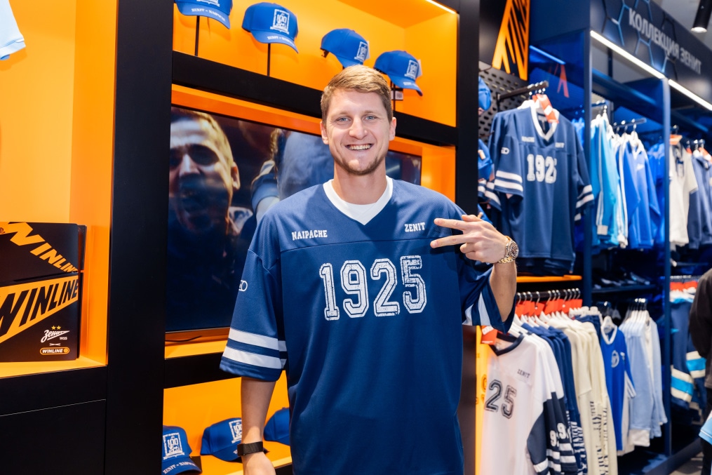 Презентация Игоря Дивеева в клубном магазине в ТЦ «Галерея»