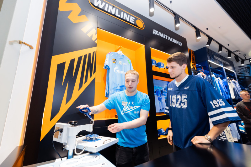 Презентация Игоря Дивеева в клубном магазине в ТЦ «Галерея»