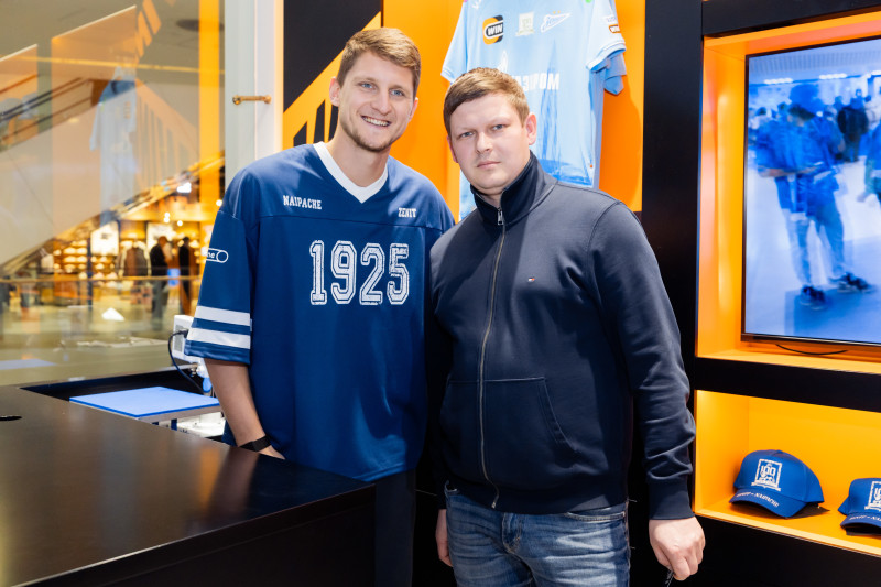 Презентация Игоря Дивеева в клубном магазине в ТЦ «Галерея»