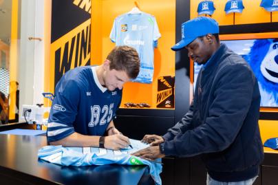 Презентация Игоря Дивеева в клубном магазине в ТЦ «Галерея»