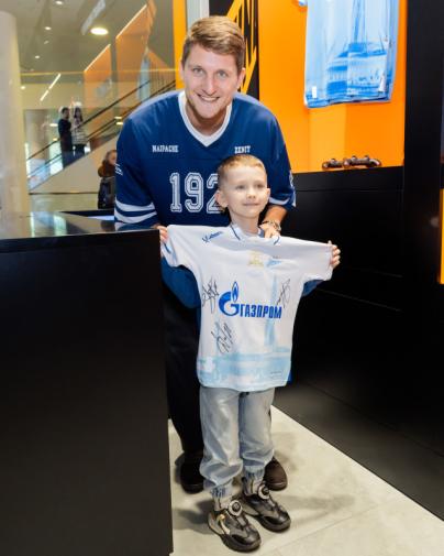 Презентация Игоря Дивеева в клубном магазине в ТЦ «Галерея»