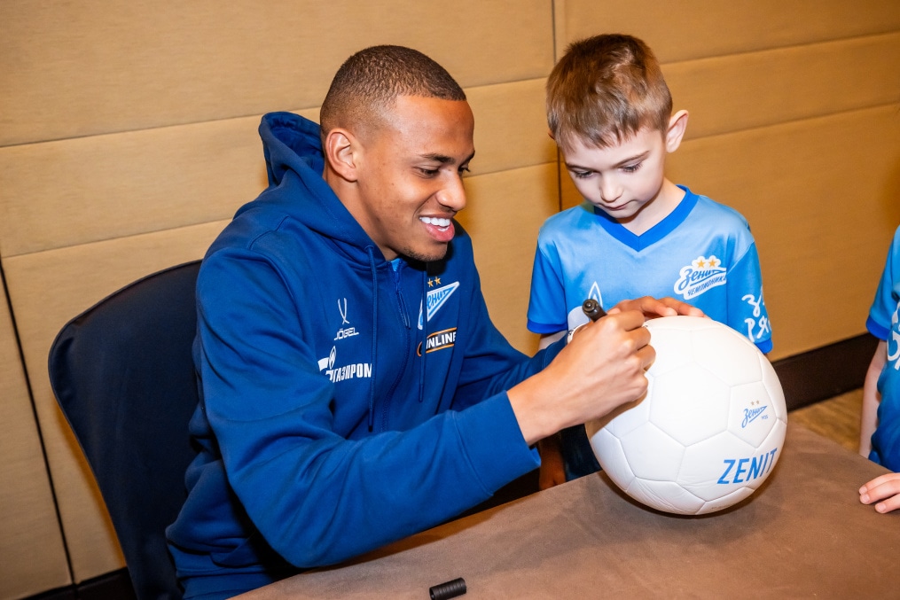 Автограф-сессия для детей из школ «Зенит-Чемпионика» в Москве