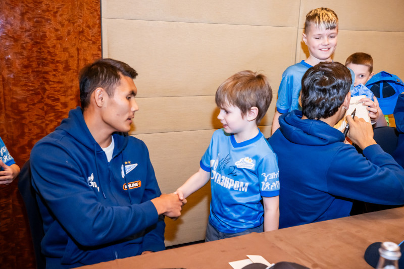 Автограф-сессия для детей из школ «Зенит-Чемпионика» в Москве
