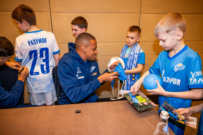 Автограф-сессия для детей из школ «Зенит-Чемпионика» в Москве