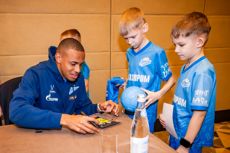 Автограф-сессия для детей из школ «Зенит-Чемпионика» в Москве