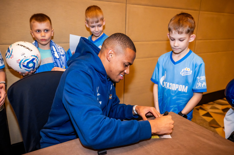 Автограф-сессия для детей из школ «Зенит-Чемпионика» в Москве
