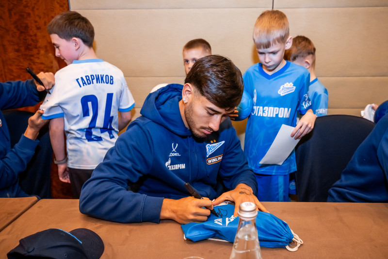 Автограф-сессия для детей из школ «Зенит-Чемпионика» в Москве