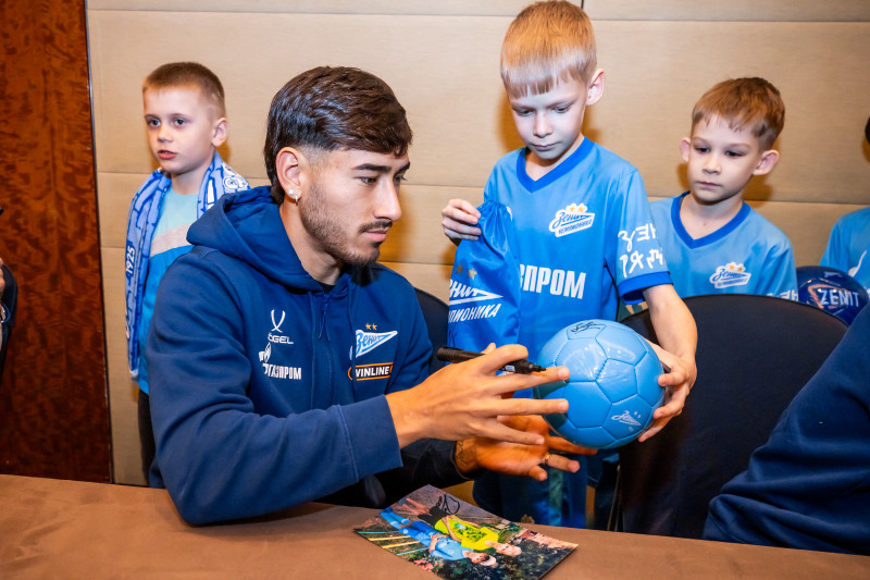 Автограф-сессия для детей из школ «Зенит-Чемпионика» в Москве