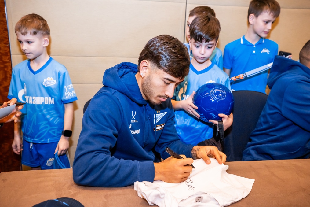 Автограф-сессия для детей из школ «Зенит-Чемпионика» в Москве