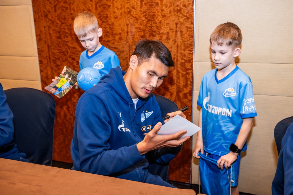 Автограф-сессия для детей из школ «Зенит-Чемпионика» в Москве