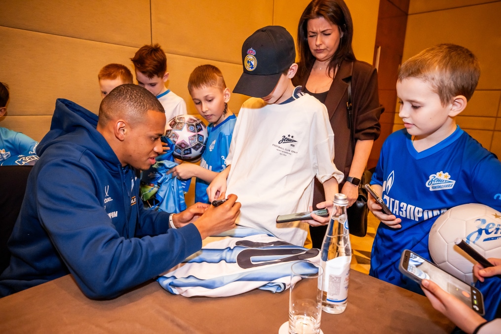 Автограф-сессия для детей из школ «Зенит-Чемпионика» в Москве