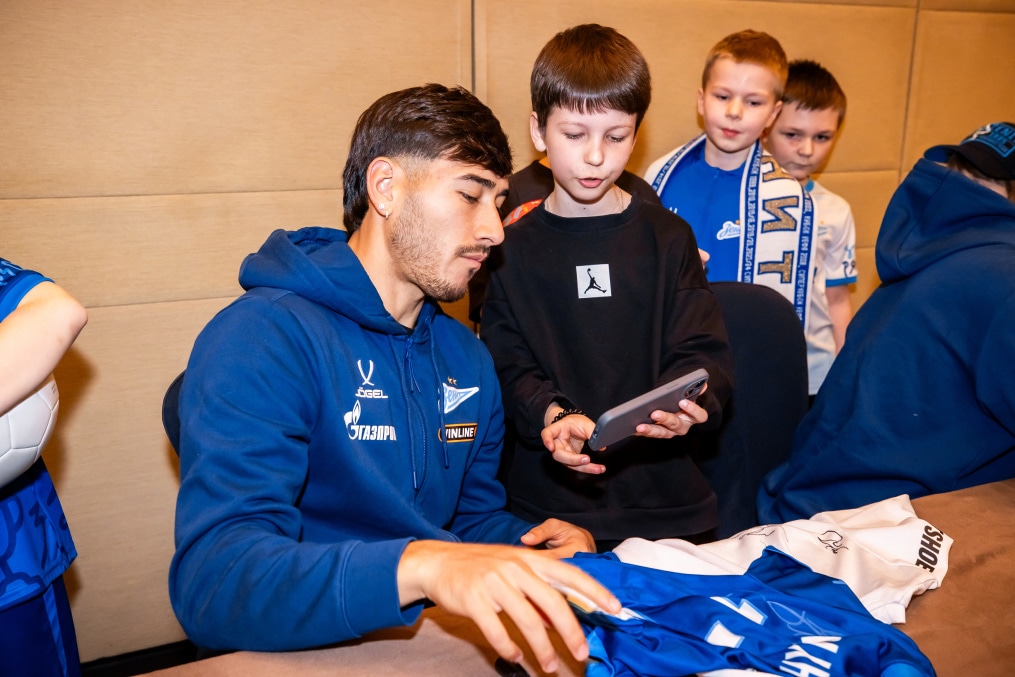 Автограф-сессия для детей из школ «Зенит-Чемпионика» в Москве