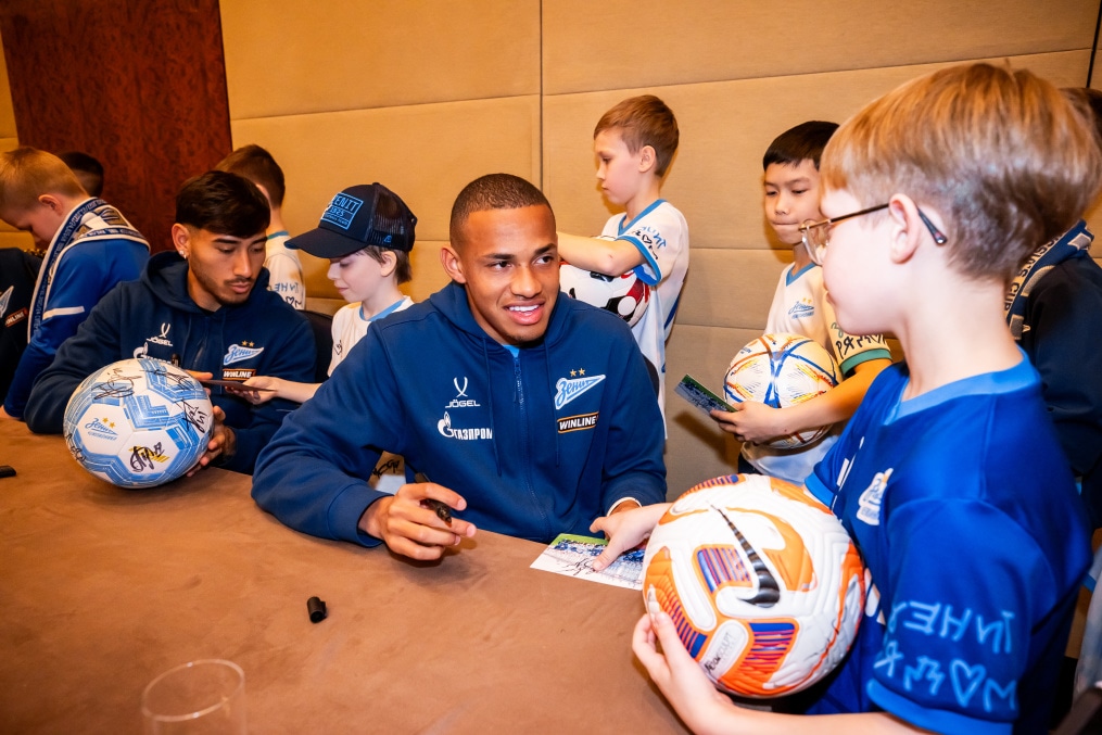 Автограф-сессия для детей из школ «Зенит-Чемпионика» в Москве