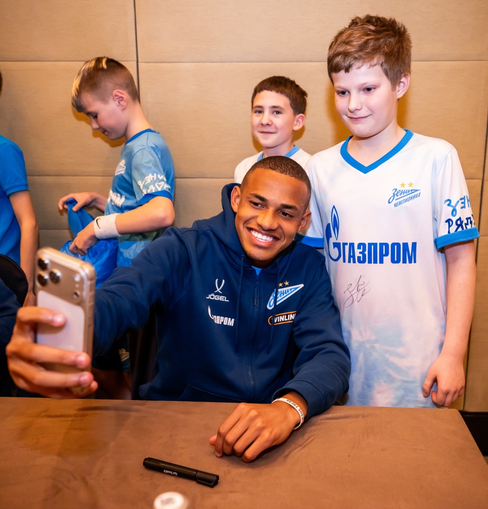 Автограф-сессия для детей из школ «Зенит-Чемпионика» в Москве