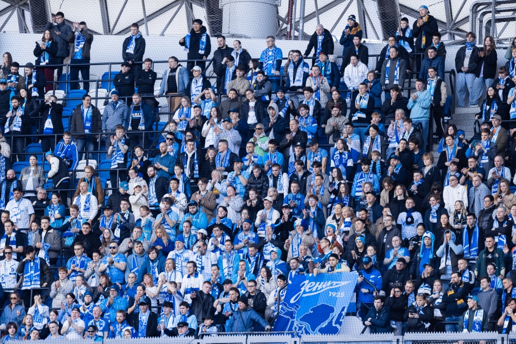 Болельщики на матче Мир Российская Премьер-Лига 2025/26, «Динамо» (Москва) — «Зенит»