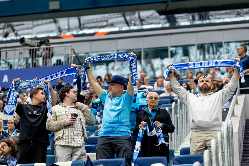 Болельщики на матче «Зенит» — «Крылья Советов»