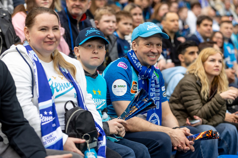 Болельщики на матче «Зенит» — «Крылья Советов»