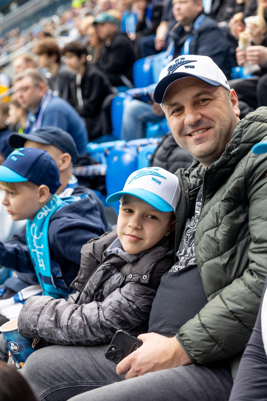 Болельщики на матче «Зенит» — «Крылья Советов»