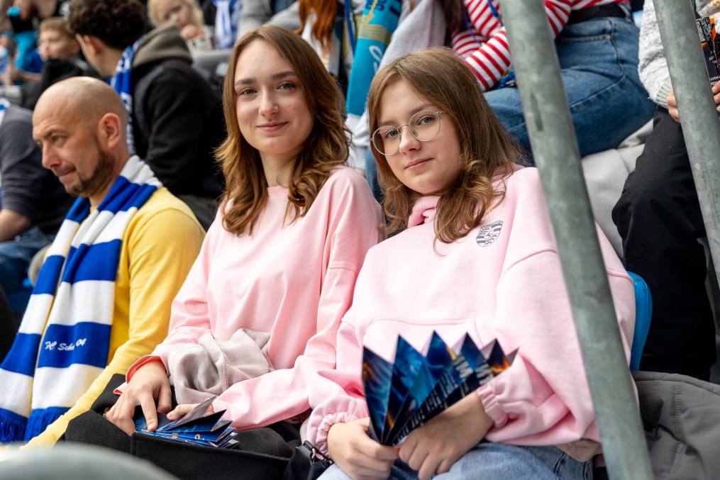 Болельщики на матче «Зенит» — «Крылья Советов»