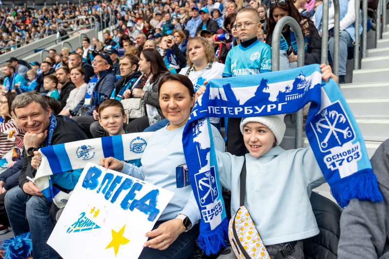 Болельщики на матче «Зенит» — «Крылья Советов»