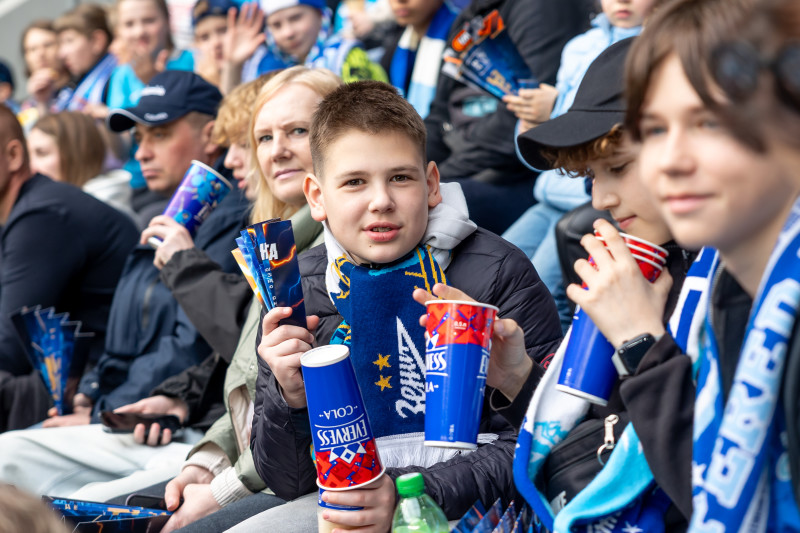 Болельщики на матче «Зенит» — «Крылья Советов»