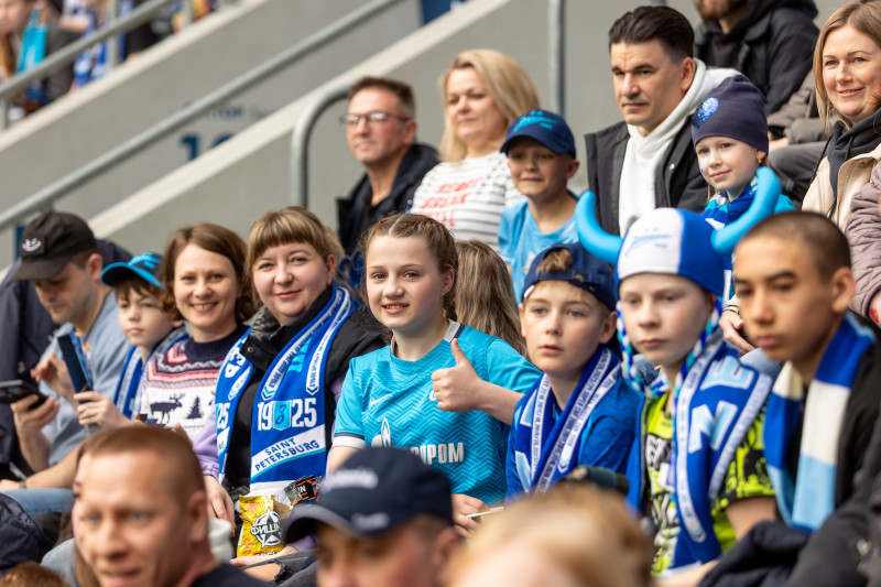 Болельщики на матче «Зенит» — «Крылья Советов»