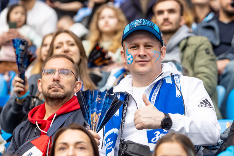 Болельщики на матче «Зенит» — «Крылья Советов»