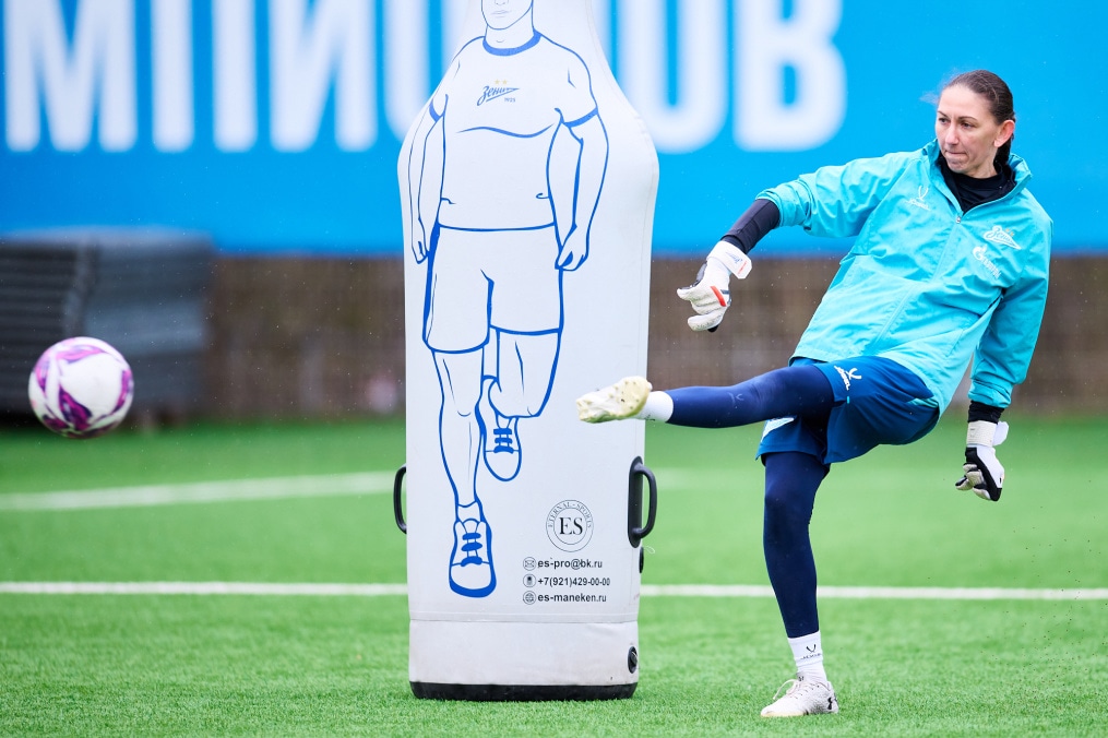 Тренировка женской команды в перерыве на матчи сборных