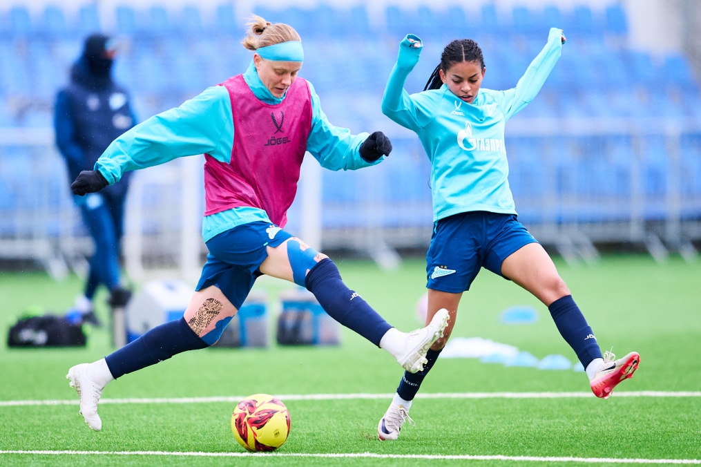 Тренировка женской команды в перерыве на матчи сборных