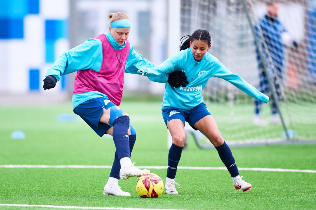 Тренировка женской команды в перерыве на матчи сборных