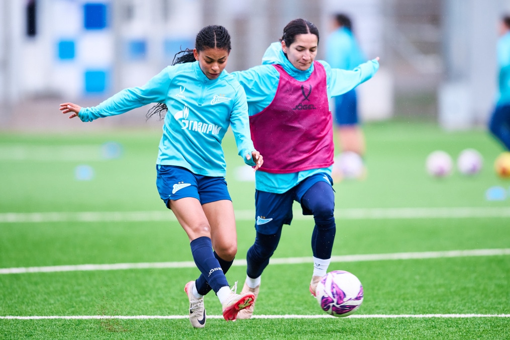 Тренировка женской команды в перерыве на матчи сборных