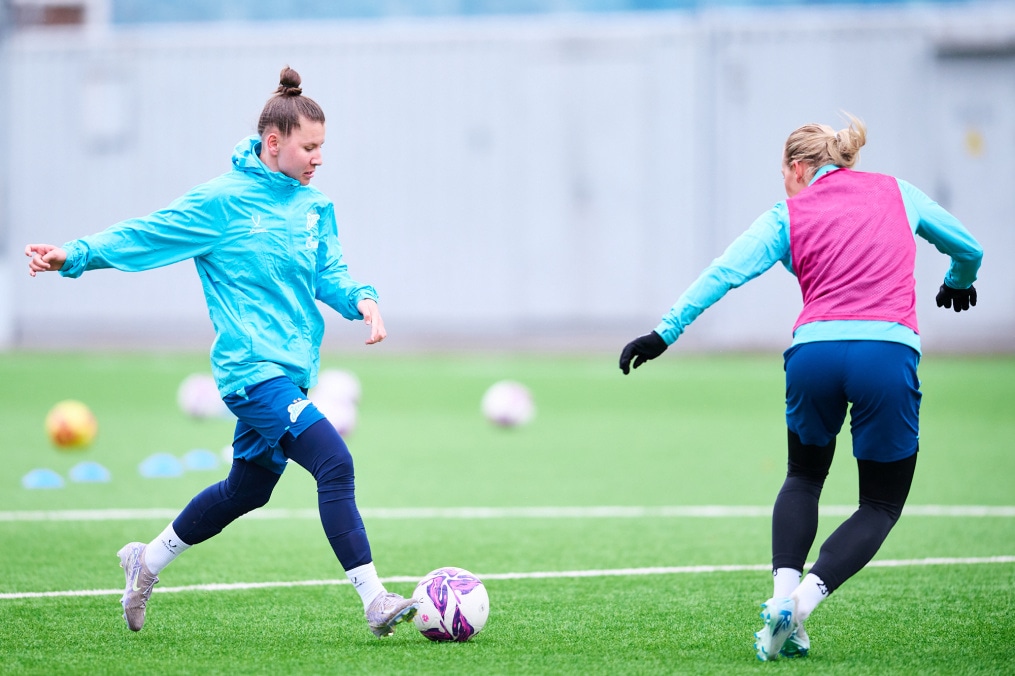 Тренировка женской команды в перерыве на матчи сборных