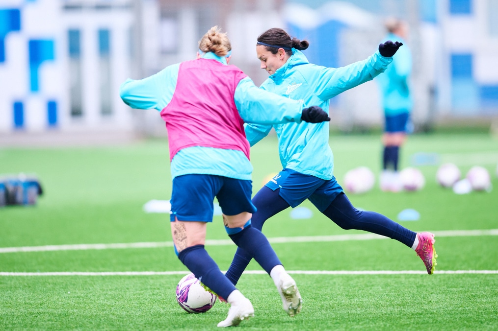 Тренировка женской команды в перерыве на матчи сборных