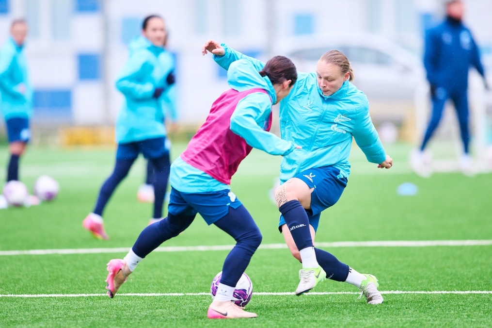 Тренировка женской команды в перерыве на матчи сборных