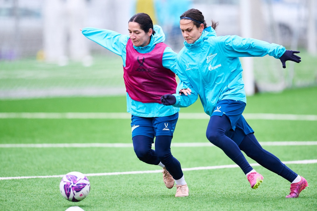 Тренировка женской команды в перерыве на матчи сборных