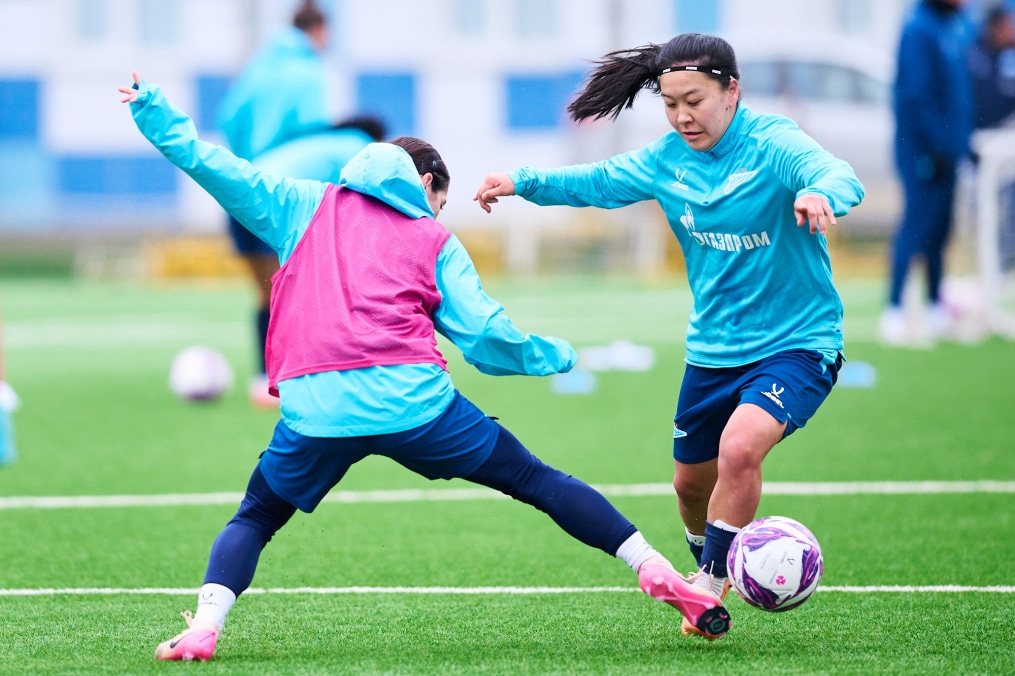 Тренировка женской команды в перерыве на матчи сборных