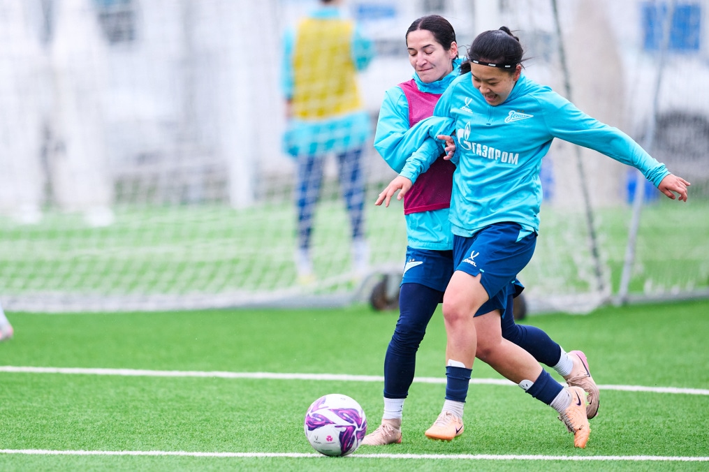 Тренировка женской команды в перерыве на матчи сборных