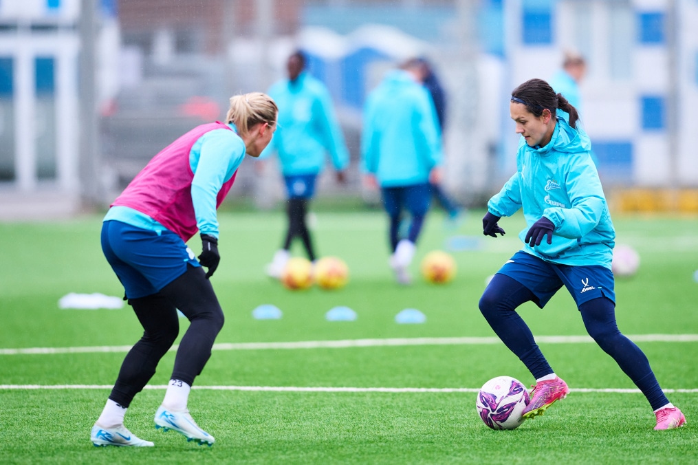 Тренировка женской команды в перерыве на матчи сборных