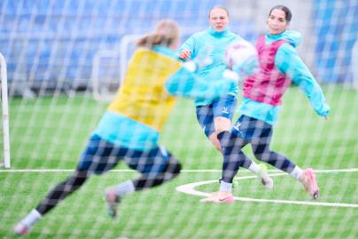 Тренировка женской команды в перерыве на матчи сборных