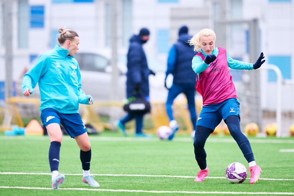 Тренировка женской команды в перерыве на матчи сборных