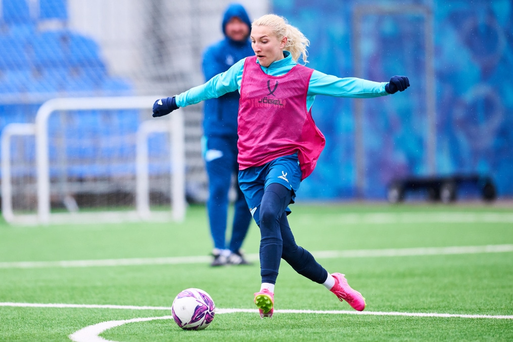 Тренировка женской команды в перерыве на матчи сборных