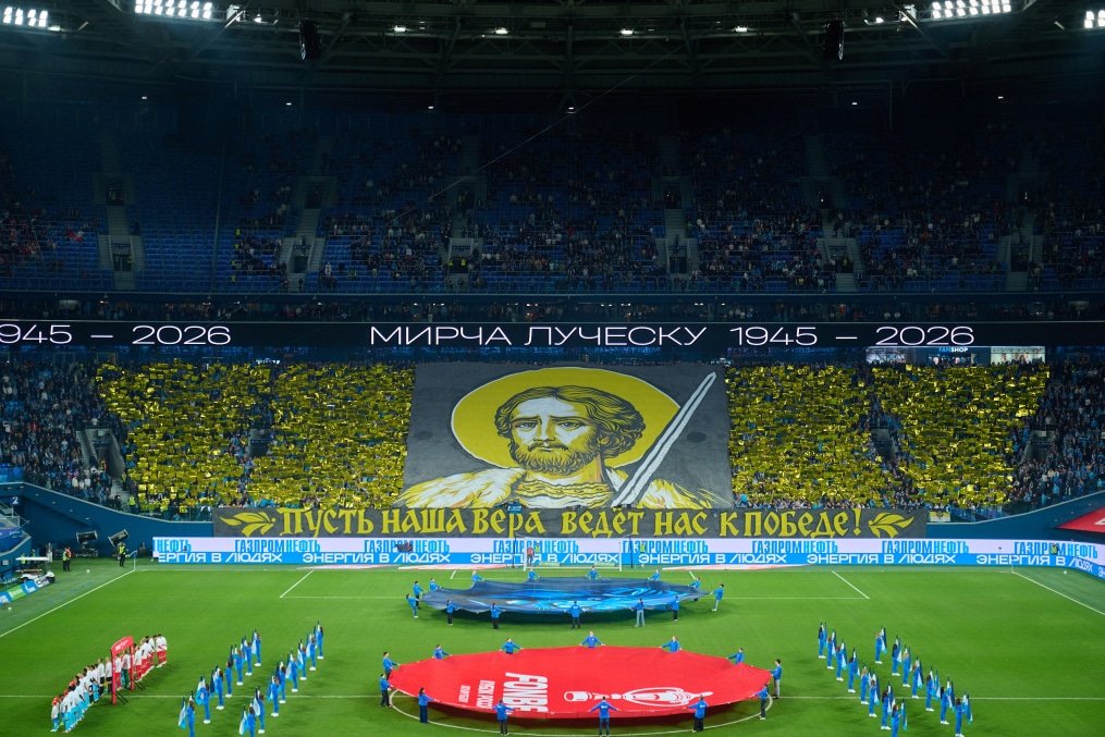 Перфоманс болельщиков в начале матча «Зенит» — «Спартак»