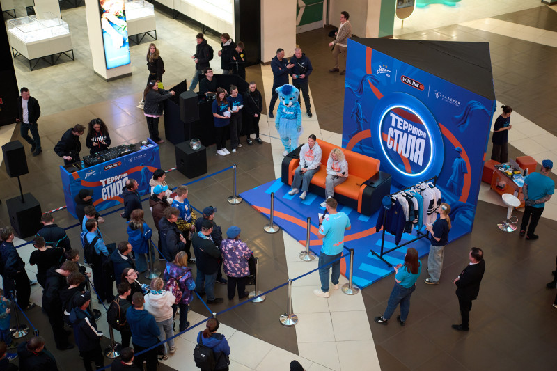 Автограф-сессия и паблик-ток Анастасии Поздеевой и Вероники Куропаткиной на Неделе моды в ТРЦ «Галерея»